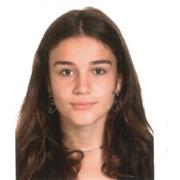 Estudiante universitaria preparada para dar clases a alumnos pertenecientes a los cursos primaria, eso y bachiller